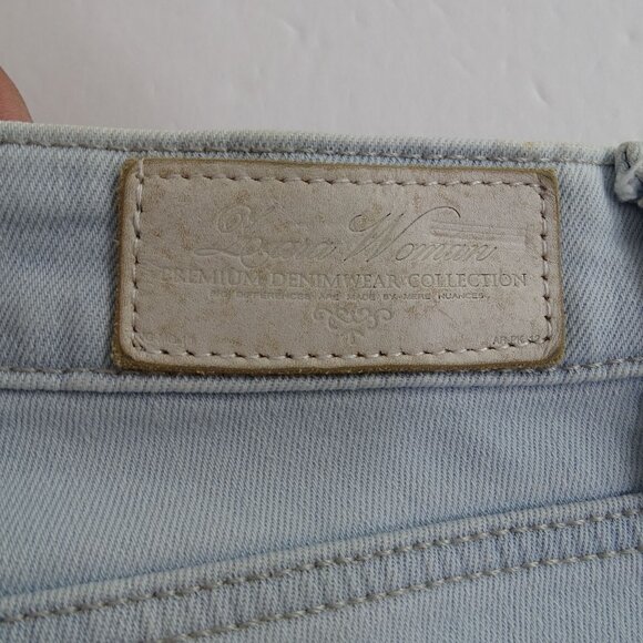 Zara Woman Premium Denim Slim Fit Light Wash Blue Jeans Size 8 Cuffed Raw Hem - Picture 6 of 14